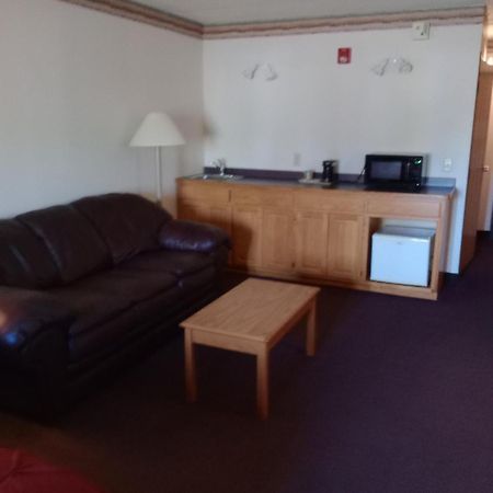 Fairbridge Inn & Suites Thorp Kültér fotó