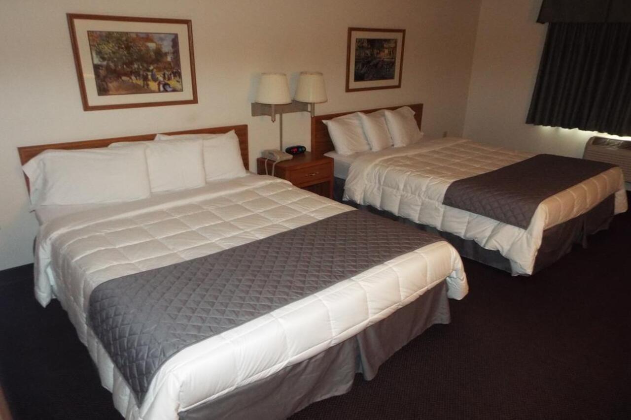 Fairbridge Inn & Suites Thorp Kültér fotó
