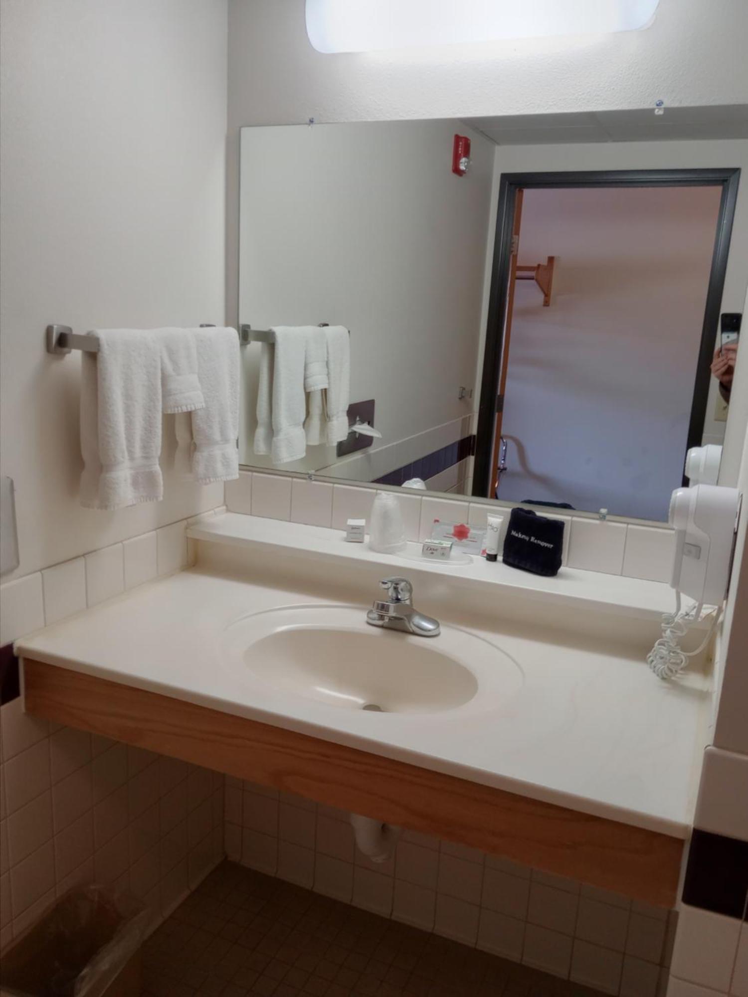 Fairbridge Inn & Suites Thorp Kültér fotó