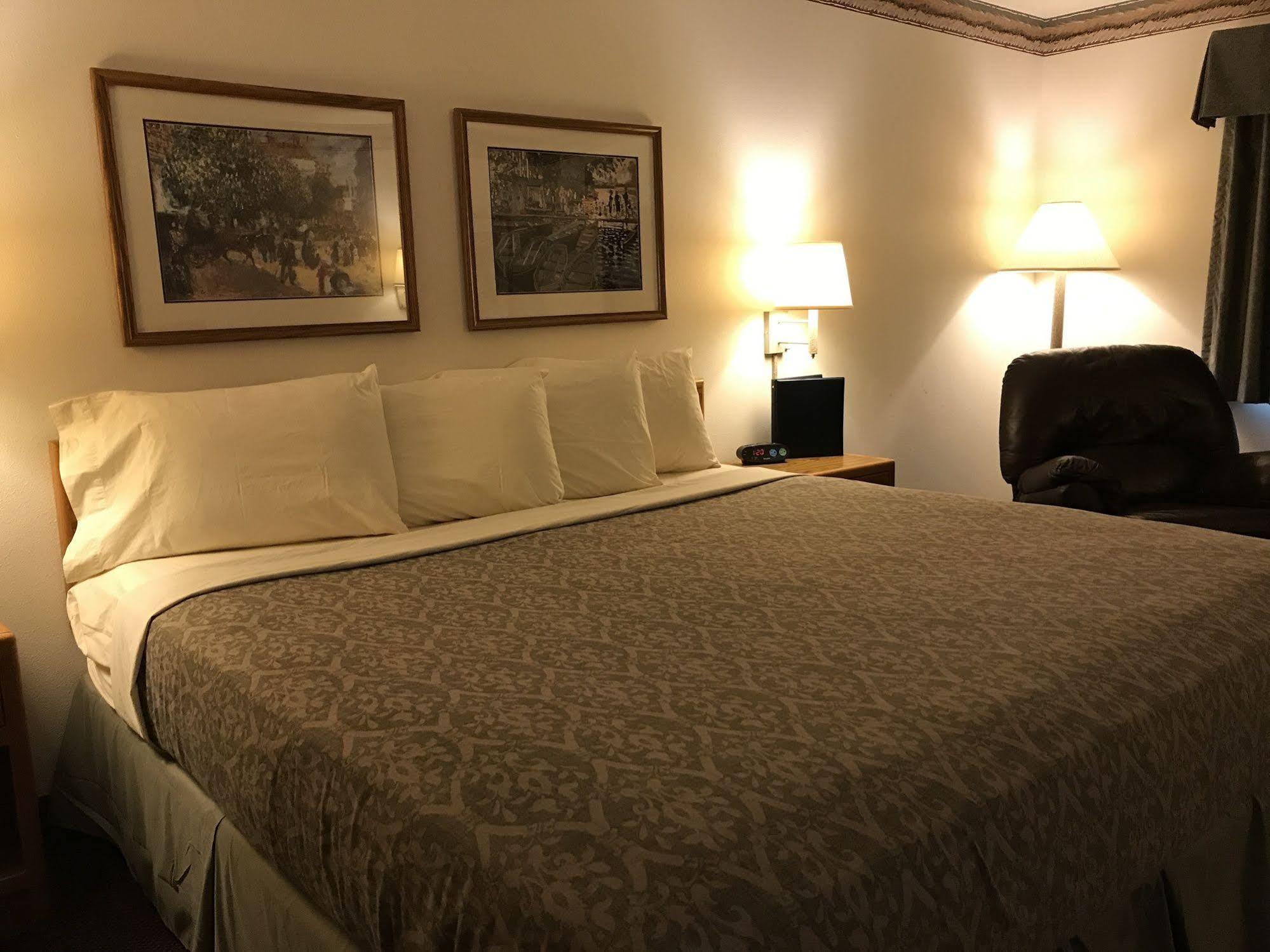 Fairbridge Inn & Suites Thorp Kültér fotó