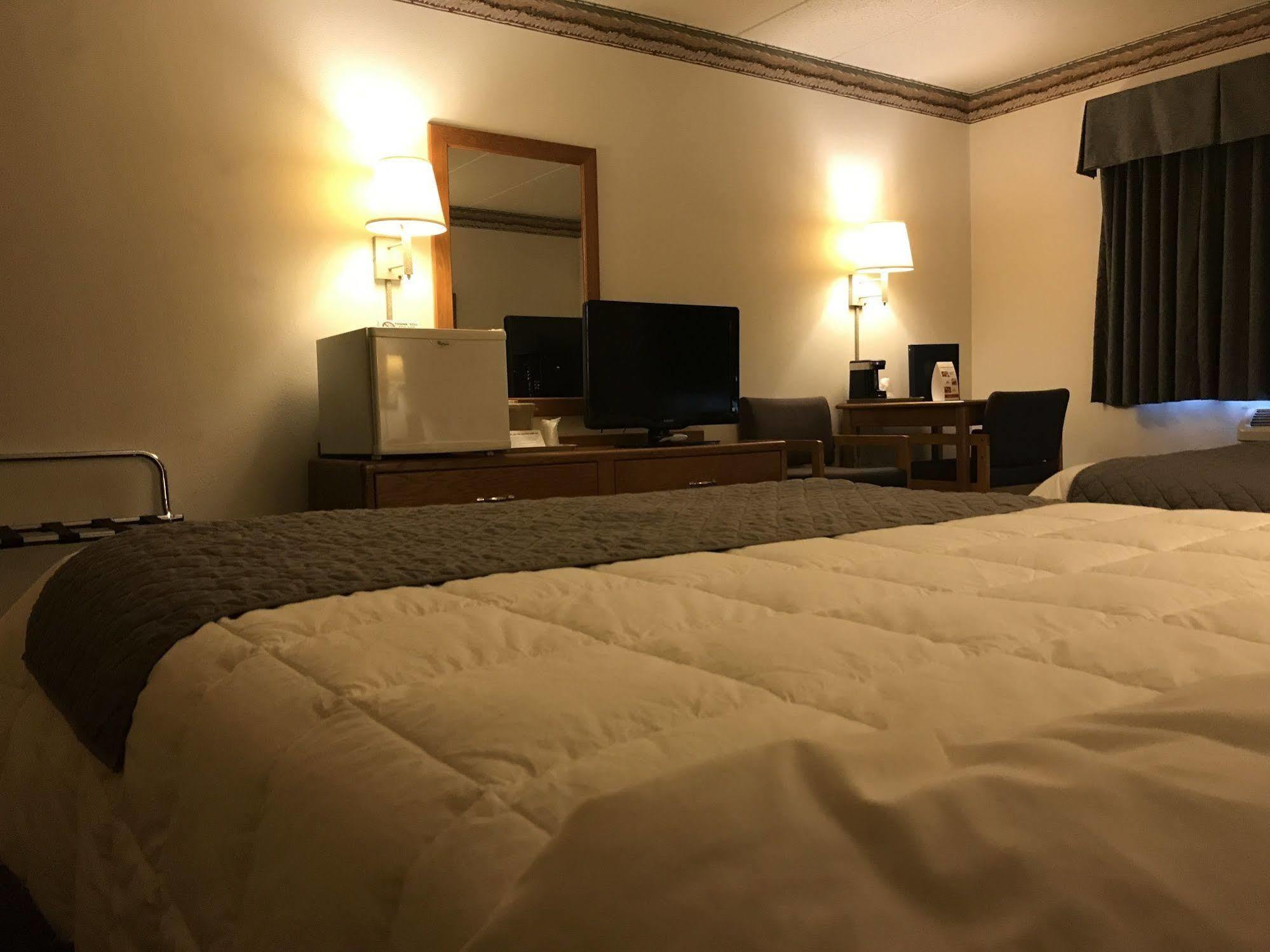 Fairbridge Inn & Suites Thorp Kültér fotó