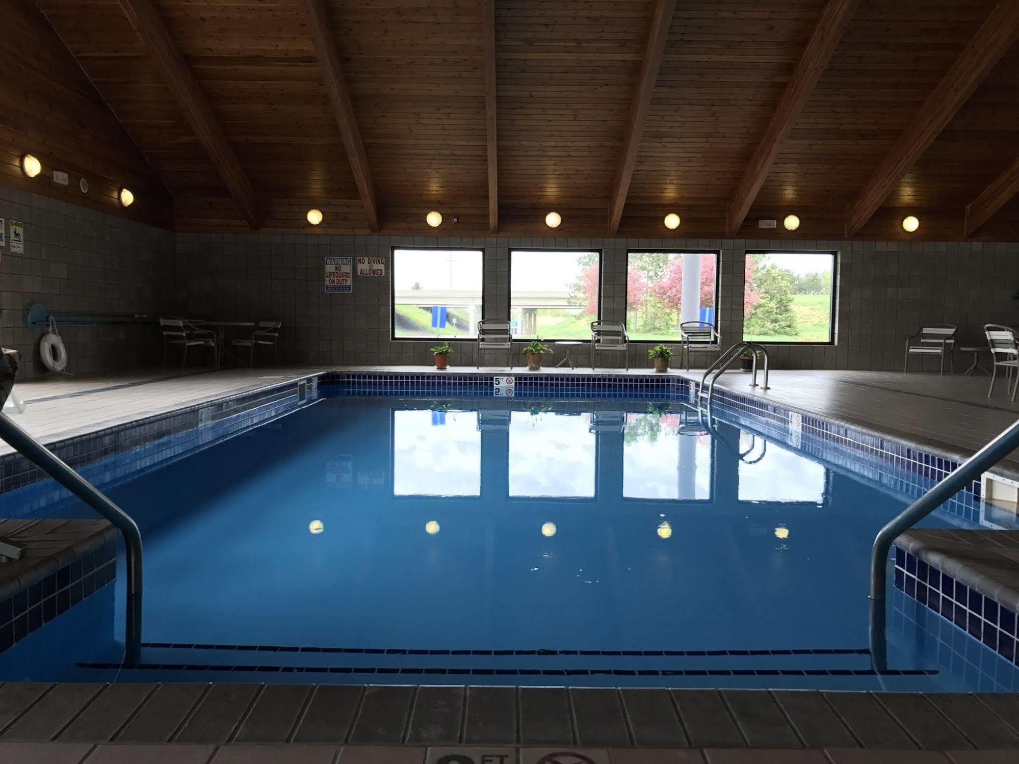 Fairbridge Inn & Suites Thorp Kültér fotó